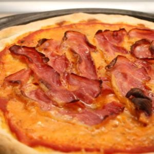 Homemade prosciutto pizza