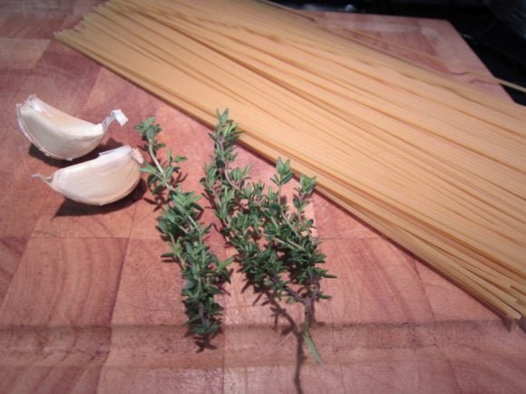 Spaghetti garlic thyme olive oil ingredients