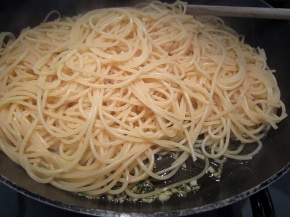 Spaghetti garlic thyme olive oil recipe 3