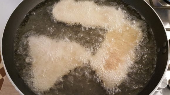 Wiener schnitzel deep frying 1