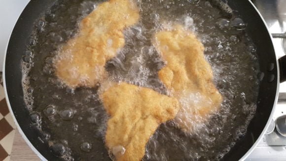 Wiener schnitzel deep frying 2