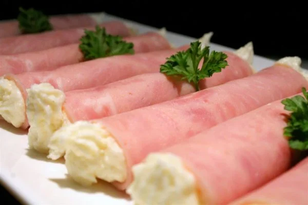 Ham rolls filled with horseradish cream