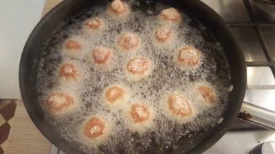 Deep-frying Hungarian fasirt