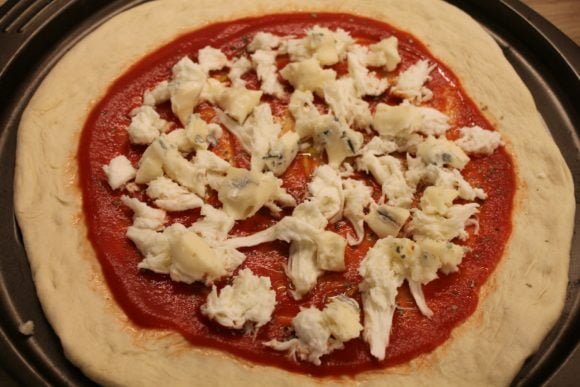 Gorgonzola pizza with caramelized red onions recipe 1