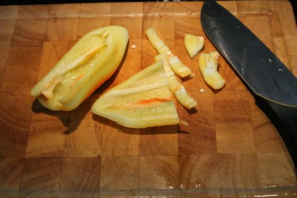 Lecso recipe 2 - preparing green peppers