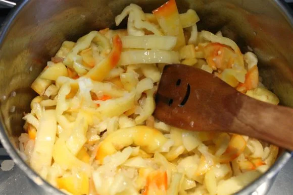 Lecso recipe 8 - Adding green peppers