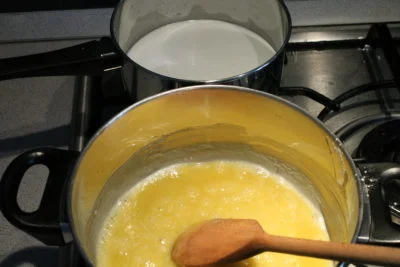 Secret of the perfect bechamel, hot milk